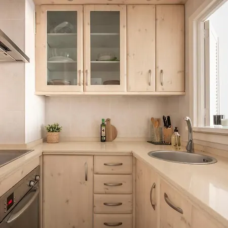 2bdr With Sea View In Golden Mile,