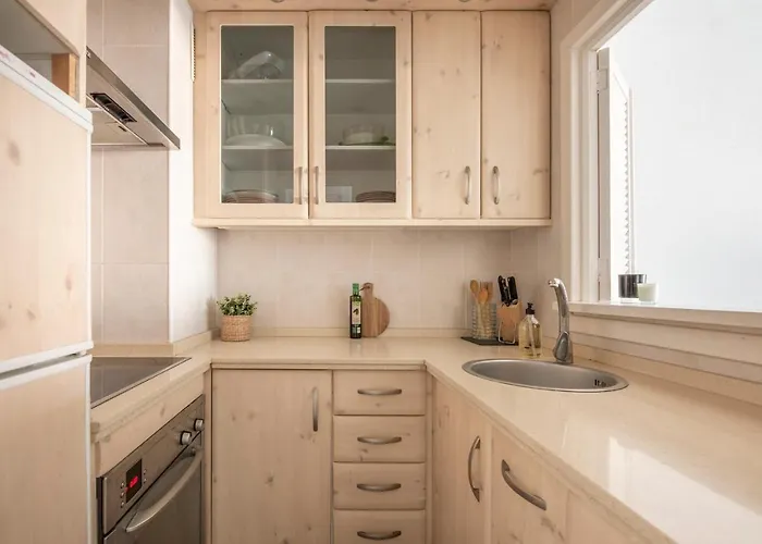 2bdr With Sea View In Golden Mile,